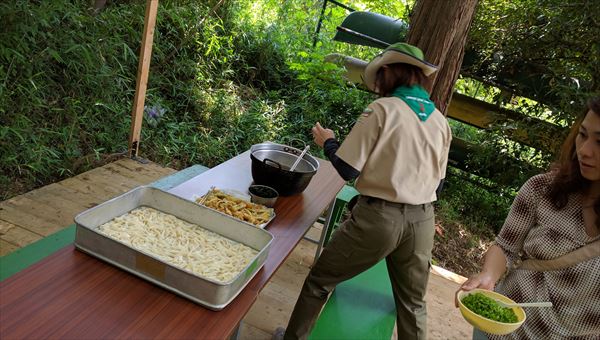 ビーバー隊麺を打つの活動写真