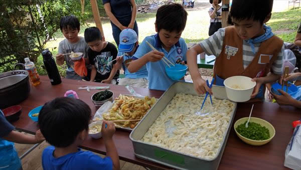 ビーバー隊麺を打つの活動写真