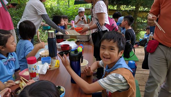 ビーバー隊麺を打つの活動写真