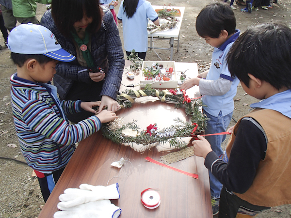 クリスマスツリー作りの写真