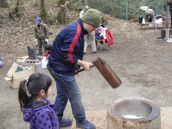 新年恒例の餅つき大会の活動写真