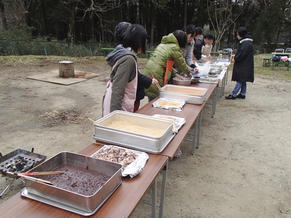 新年恒例の餅つき大会の活動写真