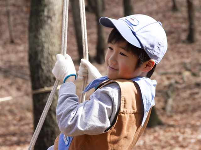 2016年2月21日　ビーバー隊の裏山でターザンロープ