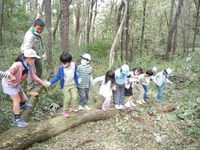 2021年11月7日　ビーバー隊の裏山での家づくりのお手伝いと焼き芋