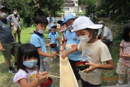 2022年7月24日　ビーバー隊の流します、流れてきます、そうめんを捕まえろ！