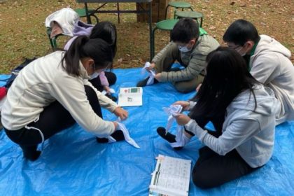 ボーイ隊の捻挫の救急処置