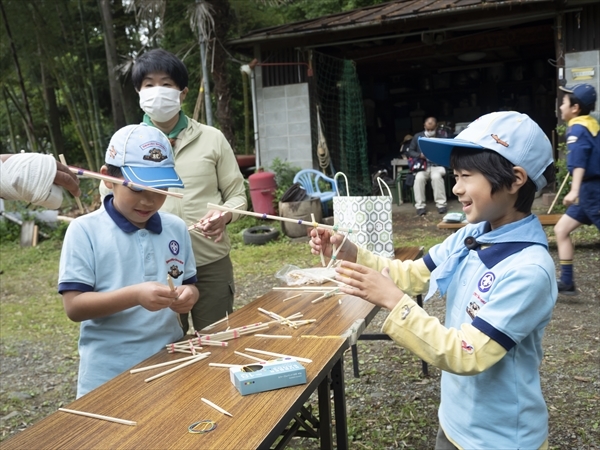 2023年3月5日　ビーバー隊の輪ゴム鉄砲の工作