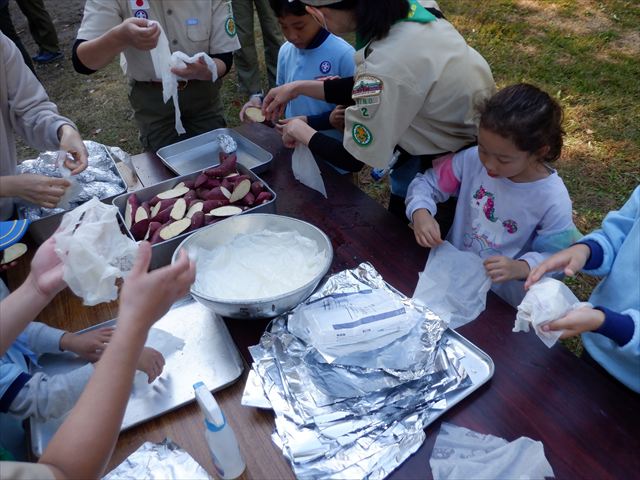 2024年11月17日　ビーバー隊の焼くとどうなる？包んで焼いて！実食！