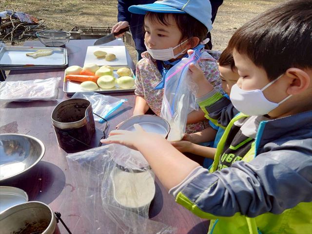 2026年3月1日　ビーバー隊の隣のインド人カレー作り